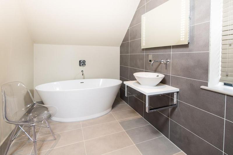 The Chequers Hotel 4*